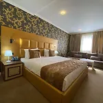 Deluxe 4* Tiran