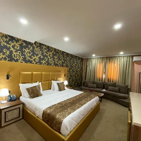 Hotel Deluxe