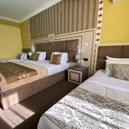 Hotel Deluxe