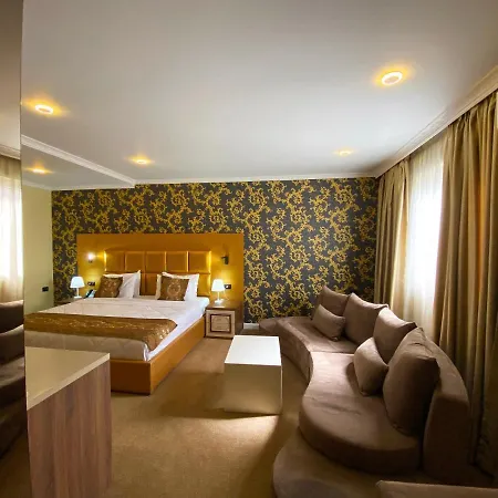 Deluxe Hotel