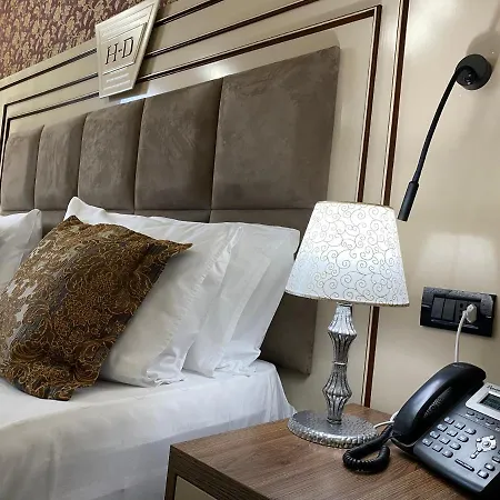 デラックス ホテル 4*