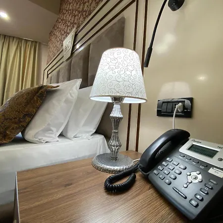 Deluxe Hotel