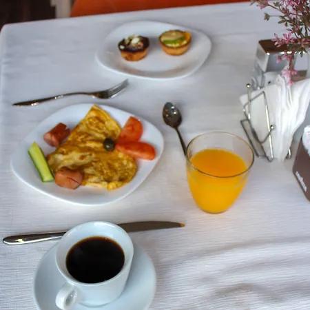 Deluxe 4* Тирана
