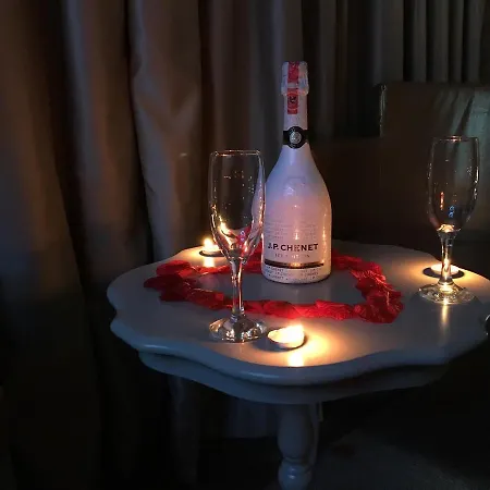 Deluxe Hotel