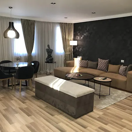 Deluxe Отель Тирана