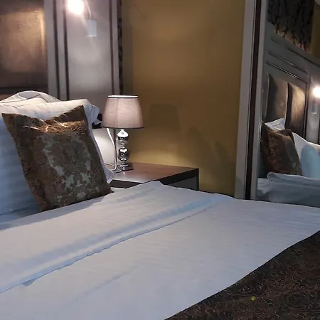 Deluxe Tirana