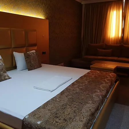 Deluxe Hotel