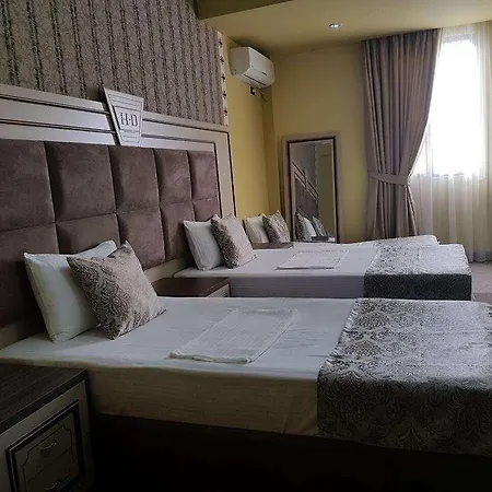 Hotel Deluxe