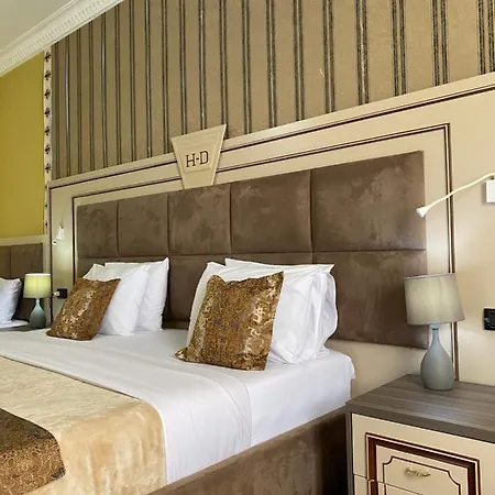 Hotel Deluxe