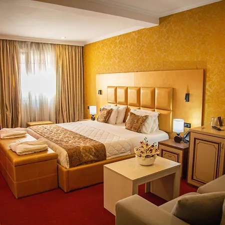 Deluxe Hotell 4*
