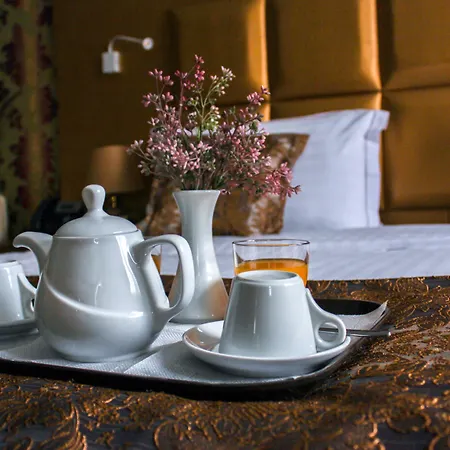 Deluxe Hotell Tirana